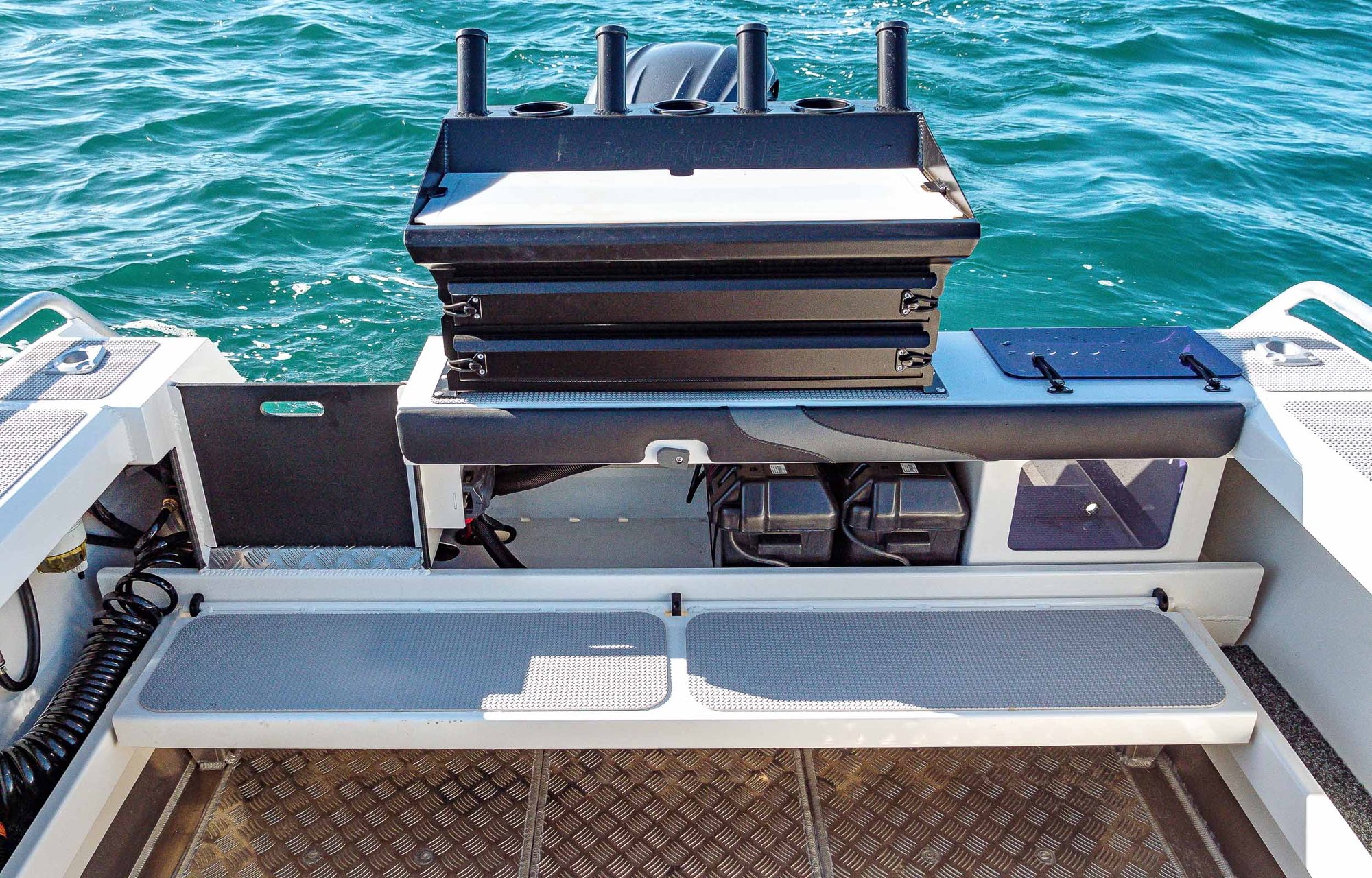 Bar Crusher 670HT transom and baitboard